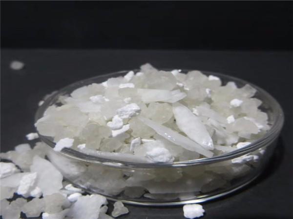 浅析氯化镁片厂家如何发展“情意路线”